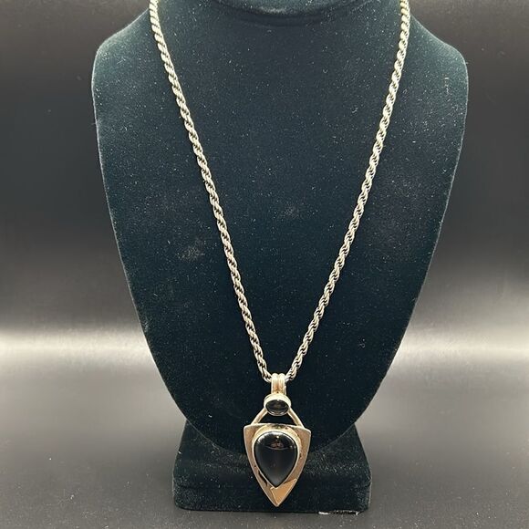 Elegant Black and Silver Sassi LaMuth Pendant Necklace - Picture 2 of 9